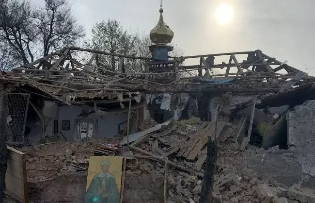Зруйнована окупантами церква в Комишувасі