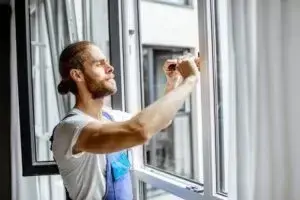 Что представляет собой ремонт окон и когда он нужен?