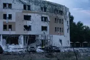 Наслідки ракетного удару по готелю у Запоріжжі