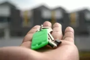 Покупаем квартиру на первом этаже – в чем преимущества и недостатки такого выбора