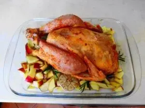 Як готувати курку з яблуками