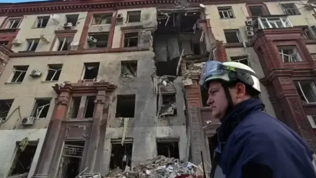 Наслідки ракетного удару по багатоповерхівці в Запоріжжі, 18 жовтня 2023 року / Фото: Радіо Свобода