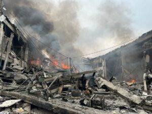 Наслідки ракетного удару рф по Запоріжжю / Фото: ЗОВА