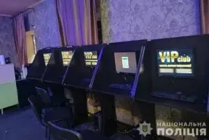 Обшуки у підпільному гральному закладі