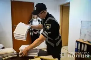 Обшуки за місцем роботи шахраїв у Запоріжжі