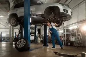 Коли необхідна допомога автосервісу преміального класу та які послуги там можна отримати?