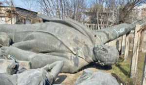 Демонтований пам'ятник Леніну