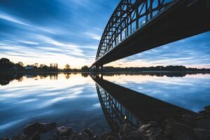 Будівництво мосту
