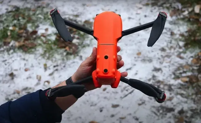 Хто обирає квадрокоптер Autel Evo 2 640T