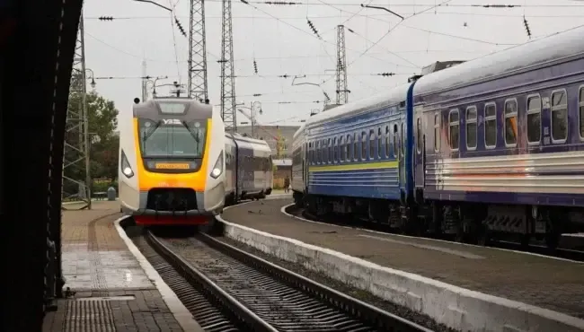Потяг УЗ
