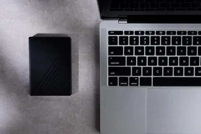 Что лучше хранит информацию: SSD диски, HDD или флешки