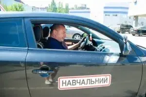 Водіння на механіці: теорія та підготовка