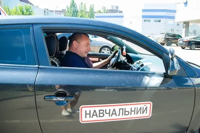Водіння на механіці: теорія та підготовка