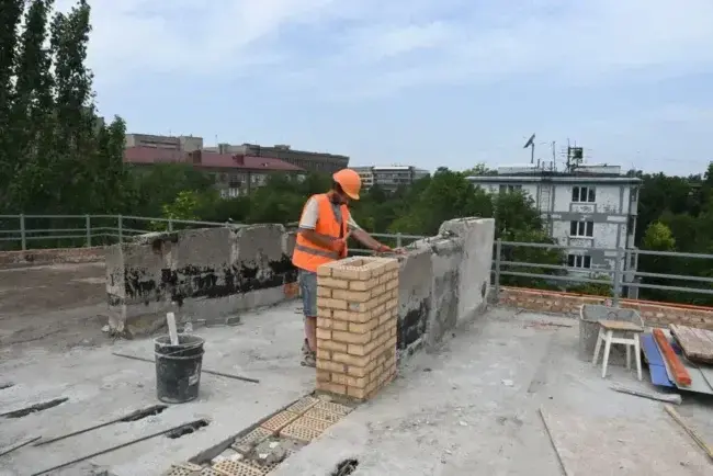У Запоріжжі відбудовують зруйновані будинки