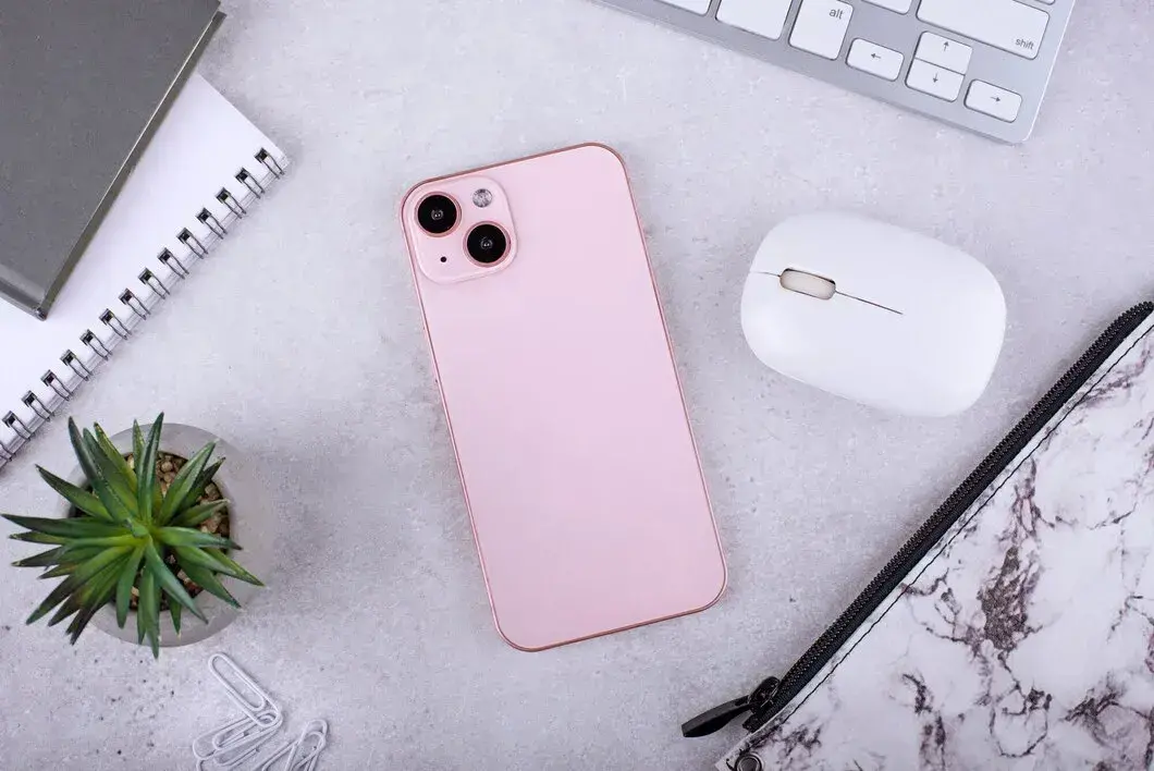 Чохол для iPhone 13