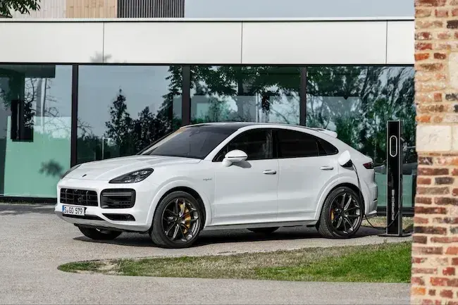 Porsche Cayenne Coupé Turbo PHEV: розгін, керованість і технології нового покоління