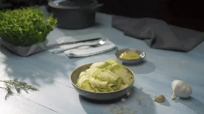 Швидкі мариновані кабачки — смачна закуска без клопоту