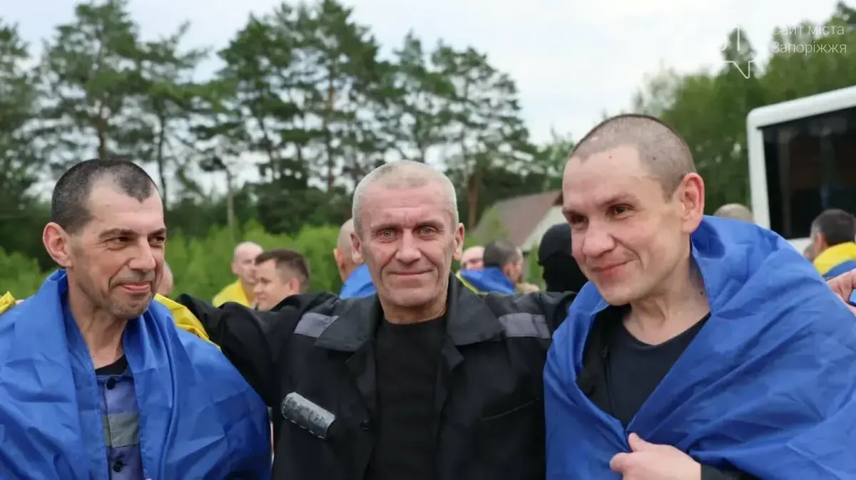 Запоріжжя зустрічає своїх: з полону повернулись ще семеро захисників 