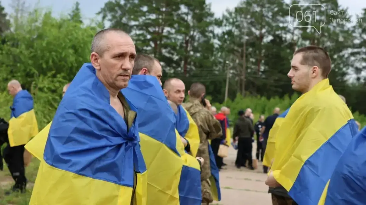 Запоріжжя зустрічає своїх: з полону повернулись ще семеро захисників 