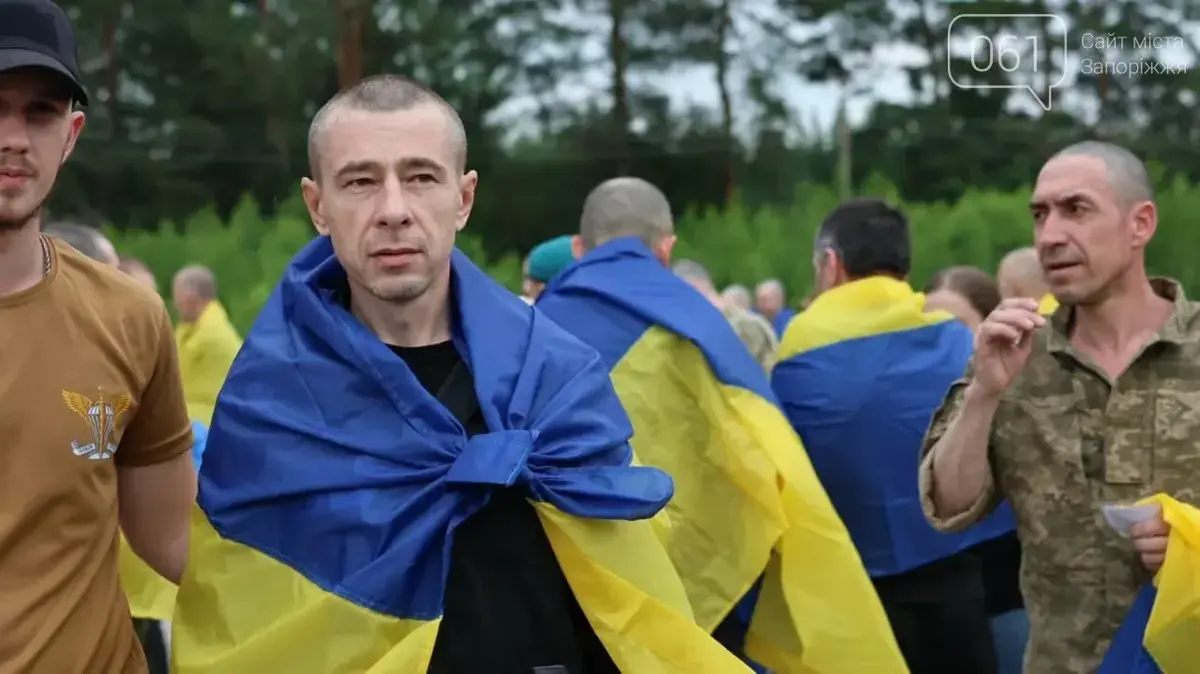 Запоріжжя зустрічає своїх: з полону повернулись ще семеро захисників 