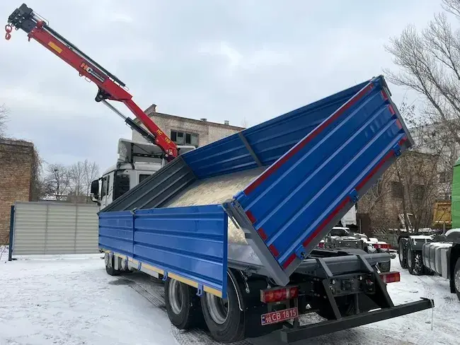 Куплю зерновоз терміново та недорого – що пропонують українські виробники та постачальники спецтехніки для перевезення врожаїв?
