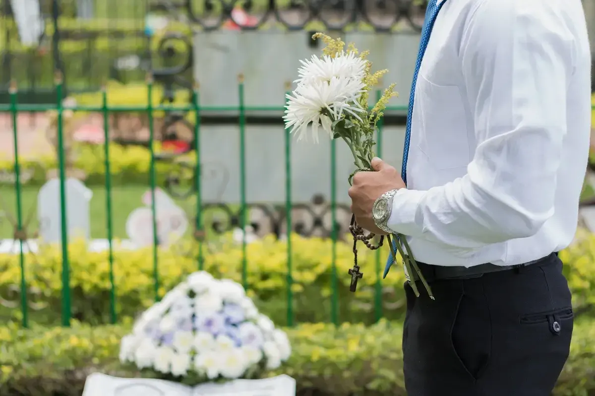 Як правильно очистити дім після смерті близької людини