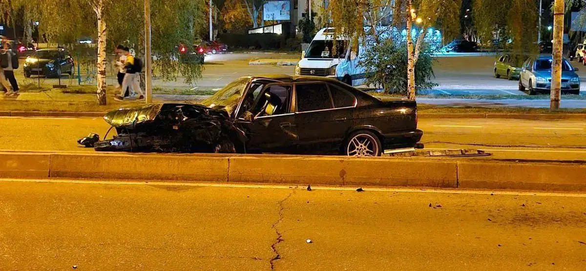 Водій BMW на шаленій швидкості влетів в інше авто у центрі Запоріжжя: є загиблі (фото)