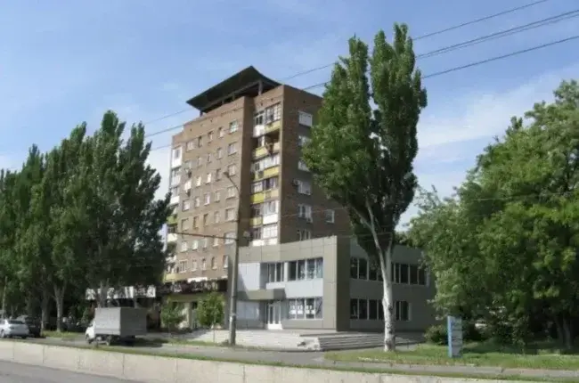 В Запоріжжі вулицю Перемоги залишать "лисою": купу дерев повирубують задля паркування