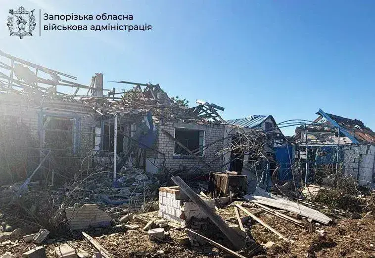 На Запорізькому напрямку окупанти вбили літню жінку, ще двоє людей поранені