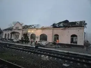 Через удар по станції затримуються десятки поїздів до Запоріжжя