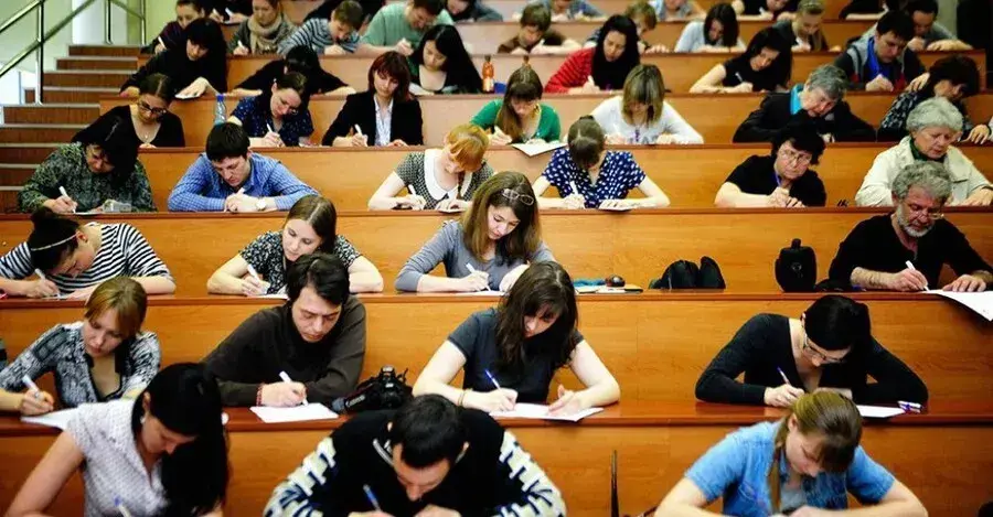 ВНЗ Запоріжжя впроваджують "нульовий курс" за наказом Міносвіти