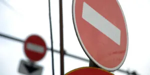 Рух транспорту на двох вулицях перекрили у Запоріжжі
