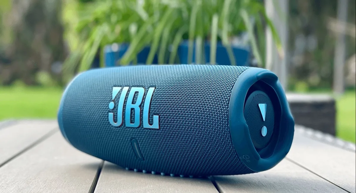 Почему стоит купить колонку JBL для активного отдыха