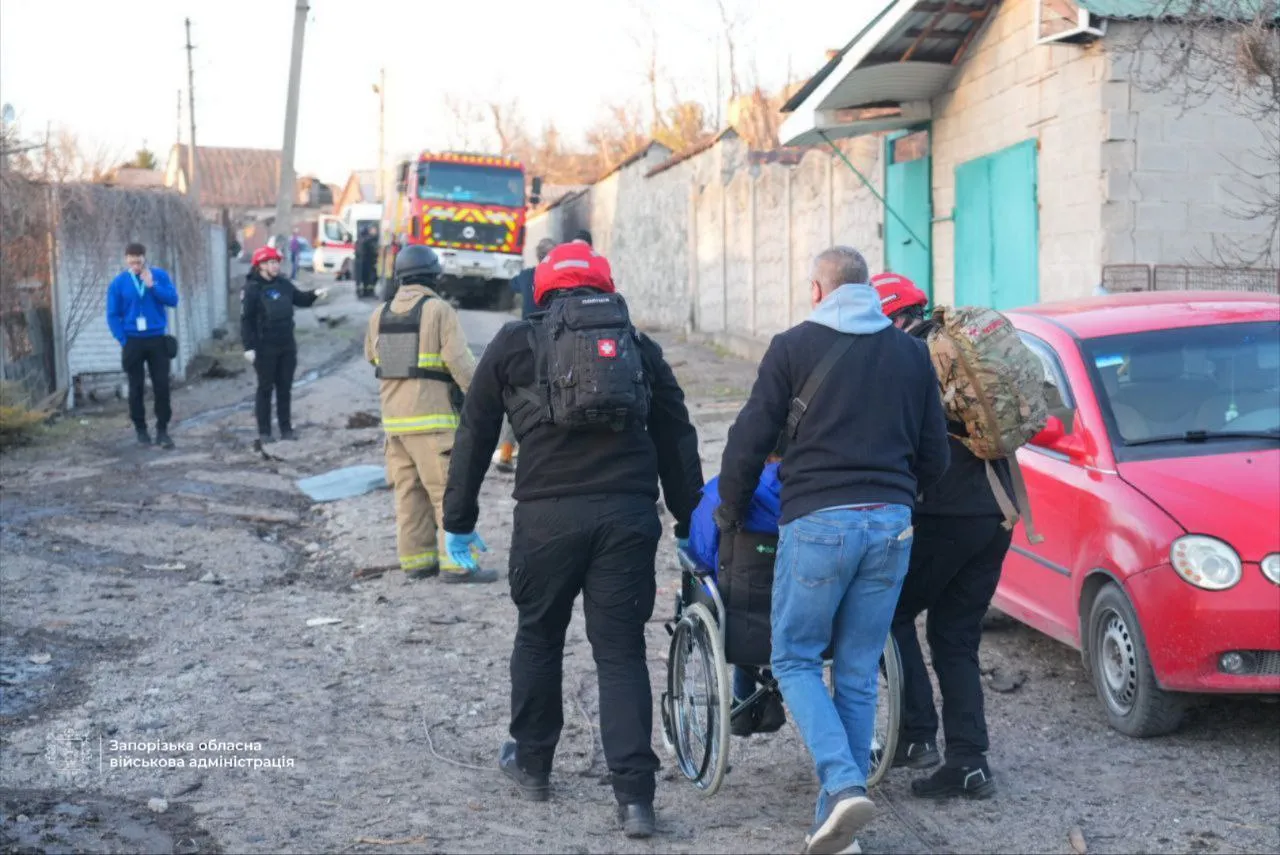 Вже 9 постраждалих після ворожої атаки на Запоріжжя: поранена маленька дитина