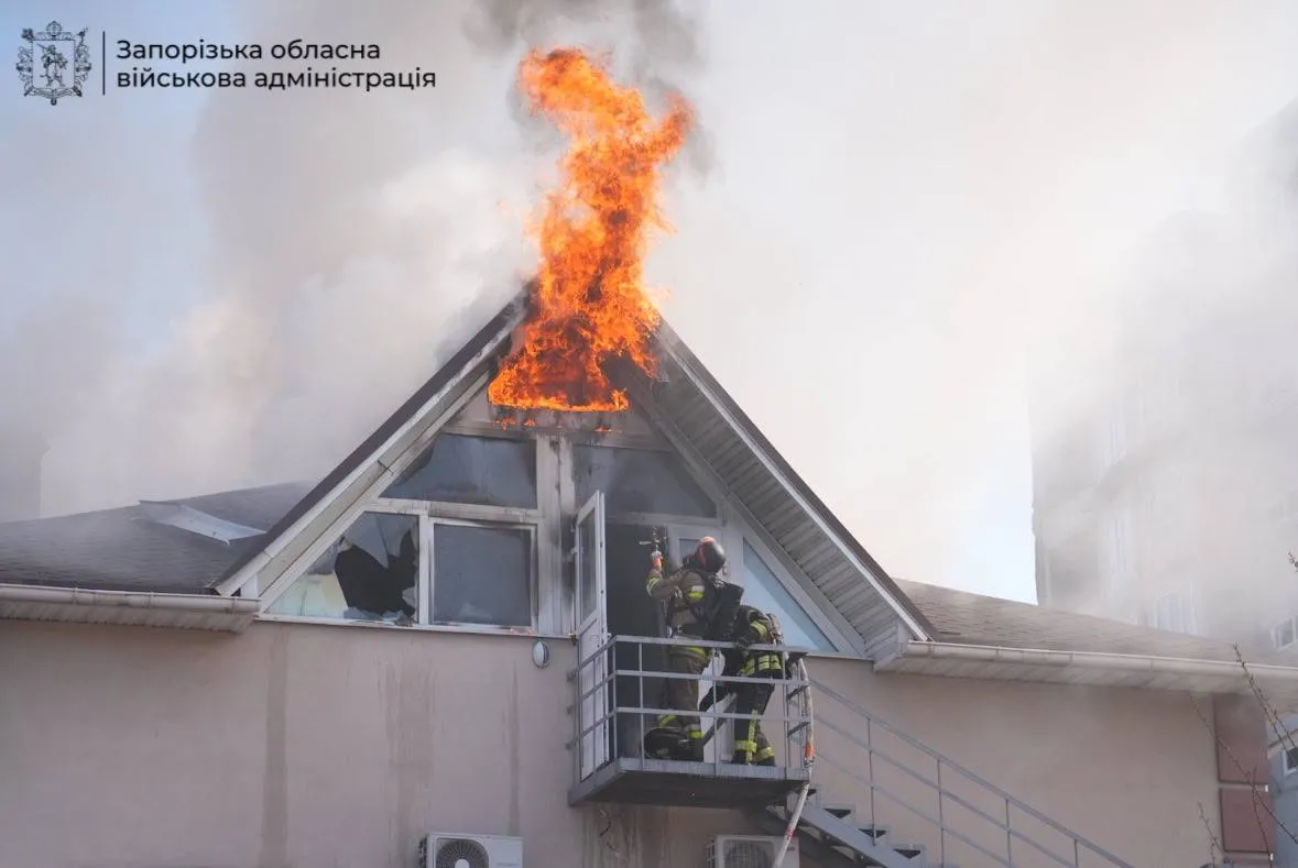 Шість багатоповерхівок та офісна будівля пошкоджені внаслідок атаки на Запоріжжя