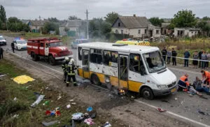 Окупанти дроном атакували маршрутку з пасажирами у Юрківці