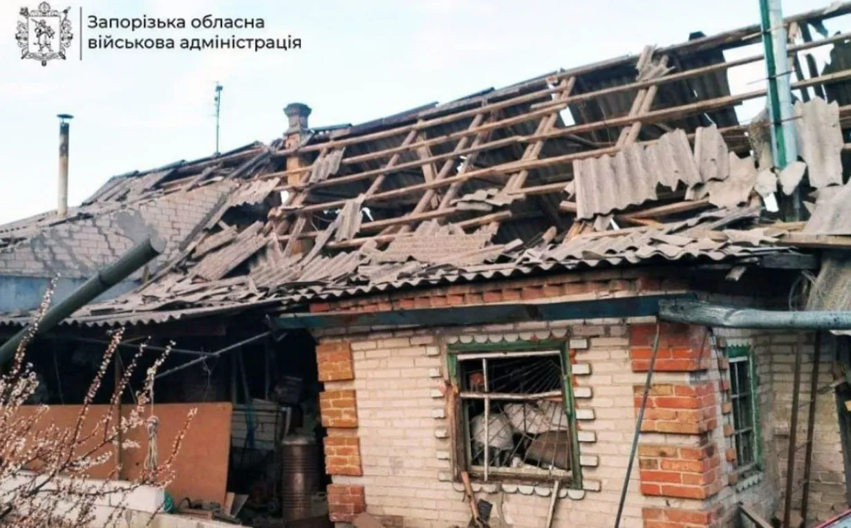 Три людини отримали поранення через ворожі атаки у Запорізькому району