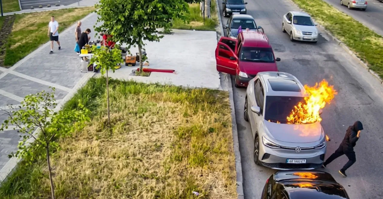У Запоріжжі невідомий підпалив автомобіль відомого волонтера: деталі інциденту