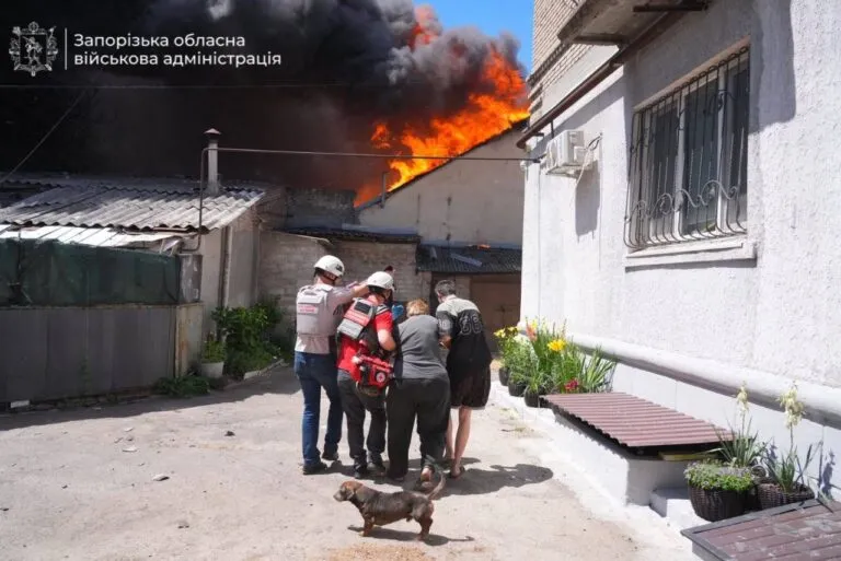 Один загиблий і 29 поранених, троє з них діти: масована атака на Запорізьку область