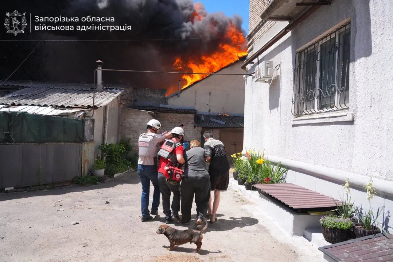 Один загиблий і 29 поранених, троє з них діти: масована атака на Запорізьку область
