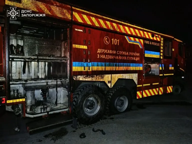 Вдарили по рятувальниках: у Запоріжжі росіяни атакували пожежників під час роботи