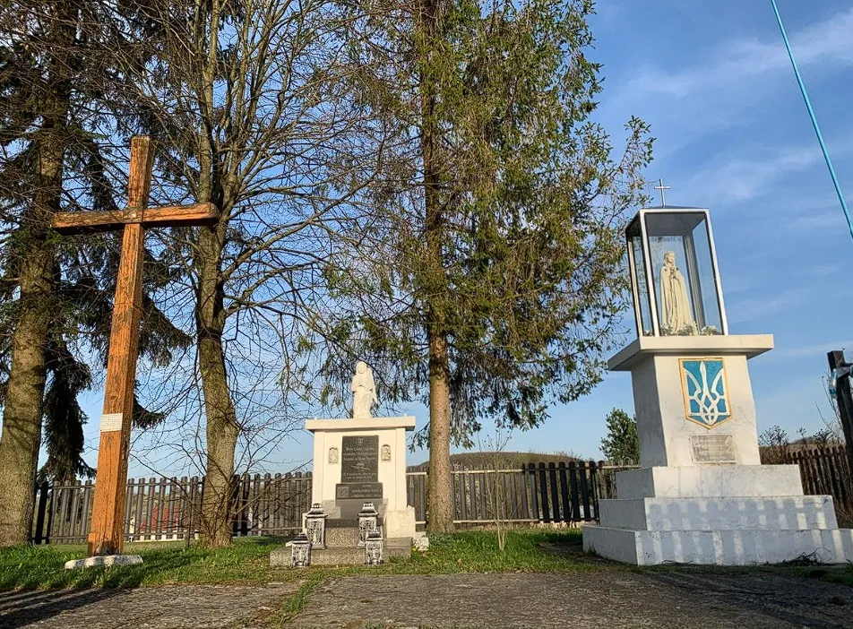Меморіал «Борцям за волю України» у с. Гологори Золочівського р-ну Львівської обл.