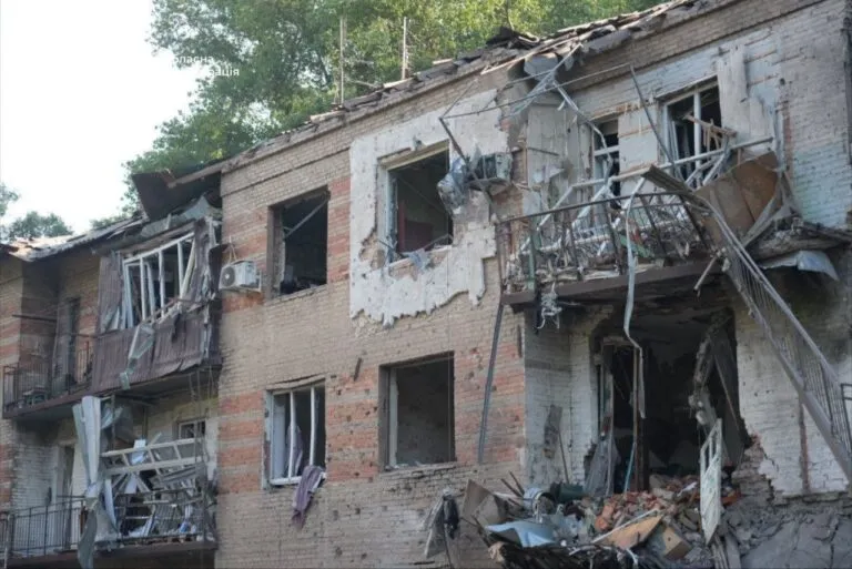 Семеро загиблих і 20 поранених: наслідки ворожих атак за добу на Запоріжжя