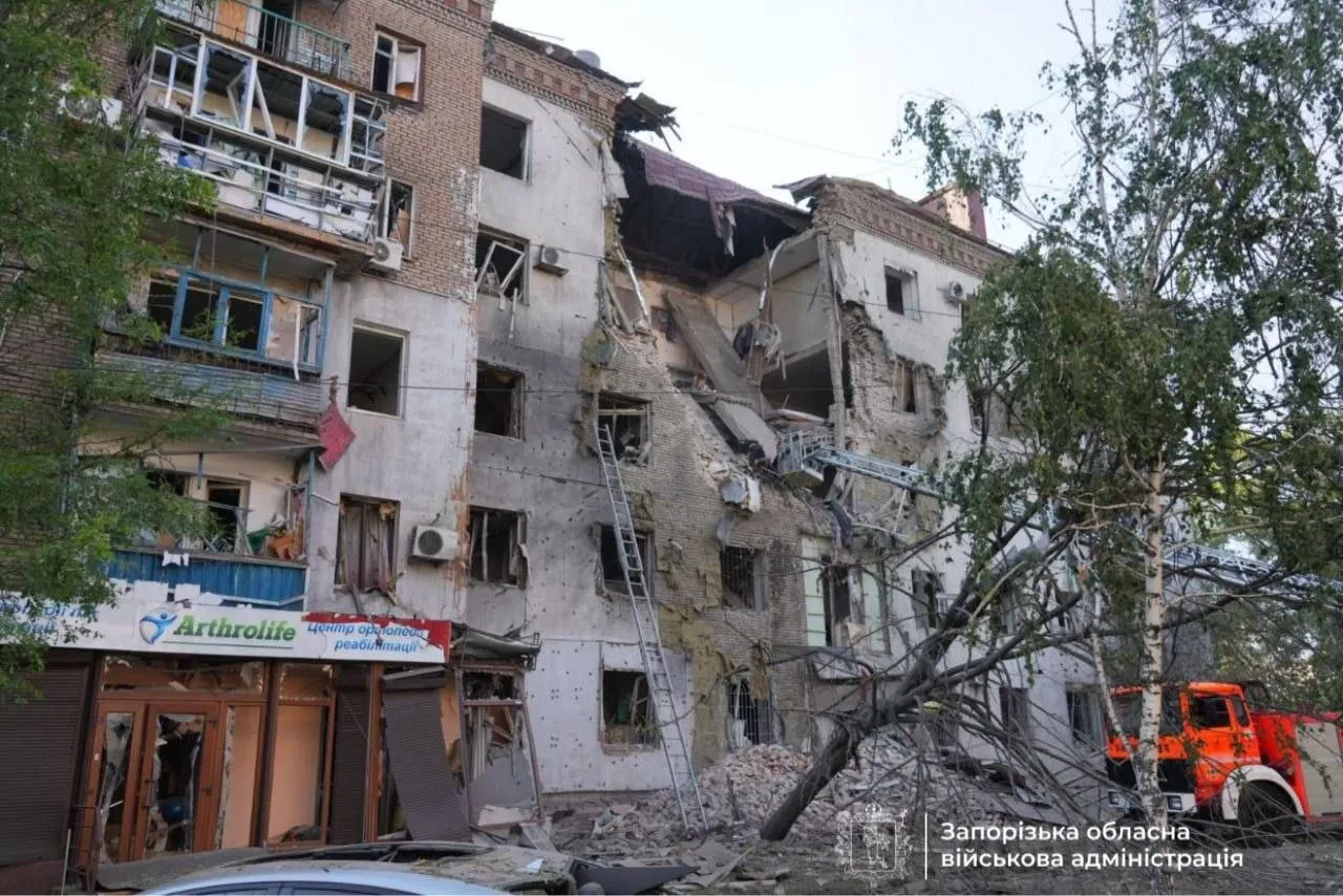 Запоріжжя під ударом КАБів: зруйновано будинки, є загиблі та поранені