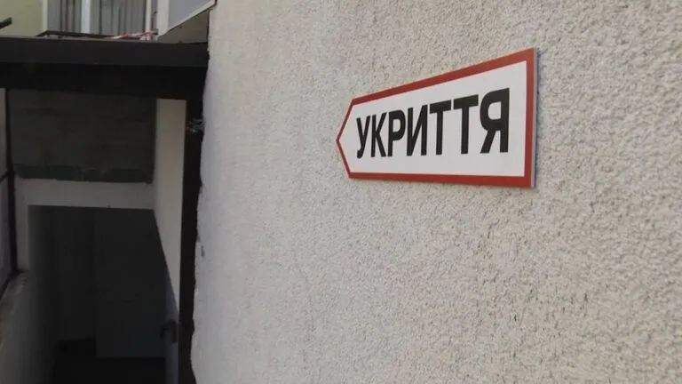«На дверях замок»: запорожці поскаржилися на зачинене модульне укриття
