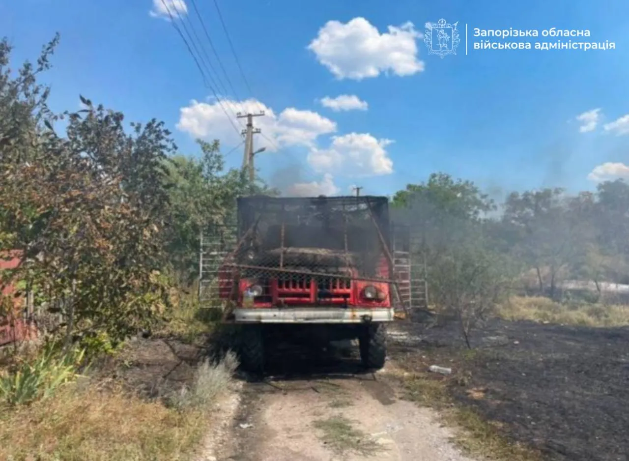 Загинули чоловік і жінка, поранено рятувальників: наслідки ворожих ударів по Запорізькому району