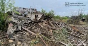 Поранені жінка й 5-річна дитина: ворог атакував авто прямо на дорозі