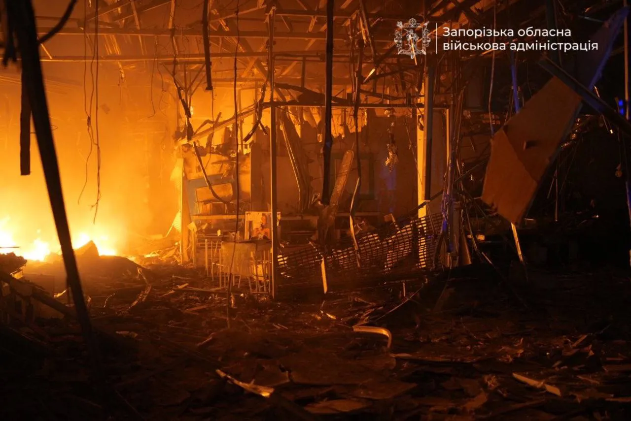 Нічна атака на Запоріжжя: російські дрони влучили в ТРЦ City Mall