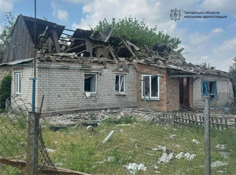 Загиблий та 14 поранених: армія РФ завдала понад тисячу ударів по Запорізькій області