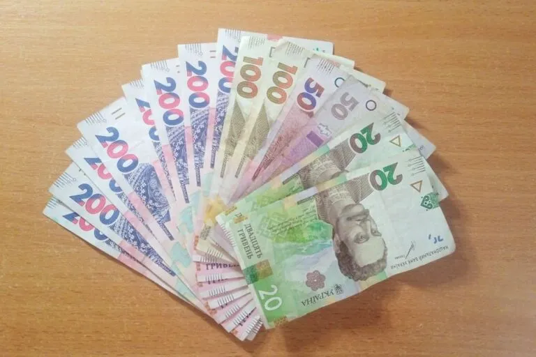 Запоріжцям почали надходити відмови у виплаті 19 400 грн: чому так трапляється і що робити далі